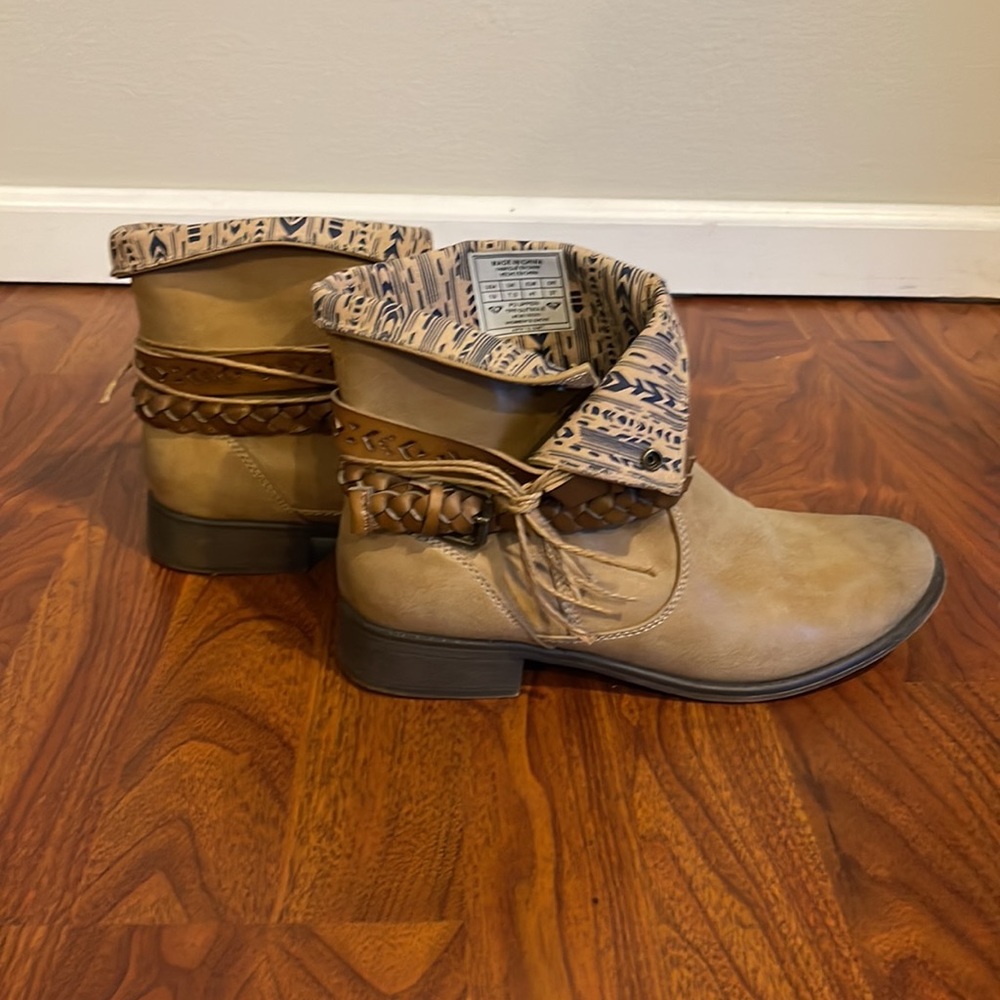 Tan, Roxy Booties - Picture 2 of 6